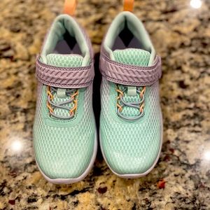 Never worn girls’ tennis shoes